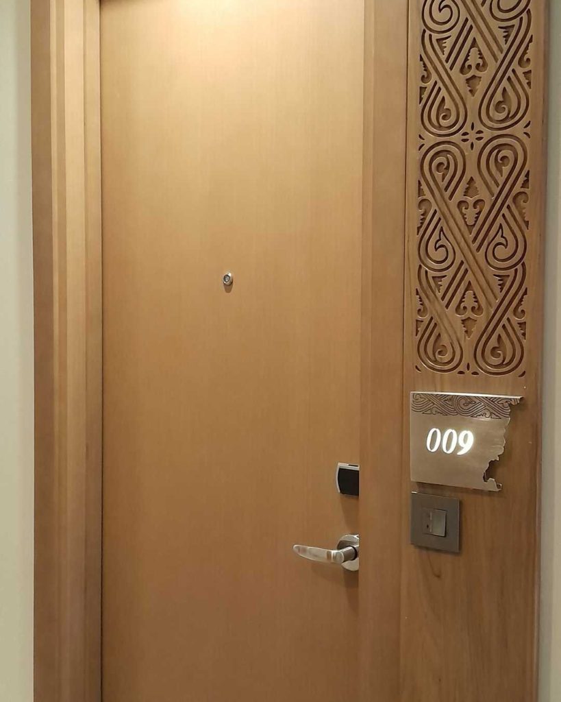 Solid oak door for marianna