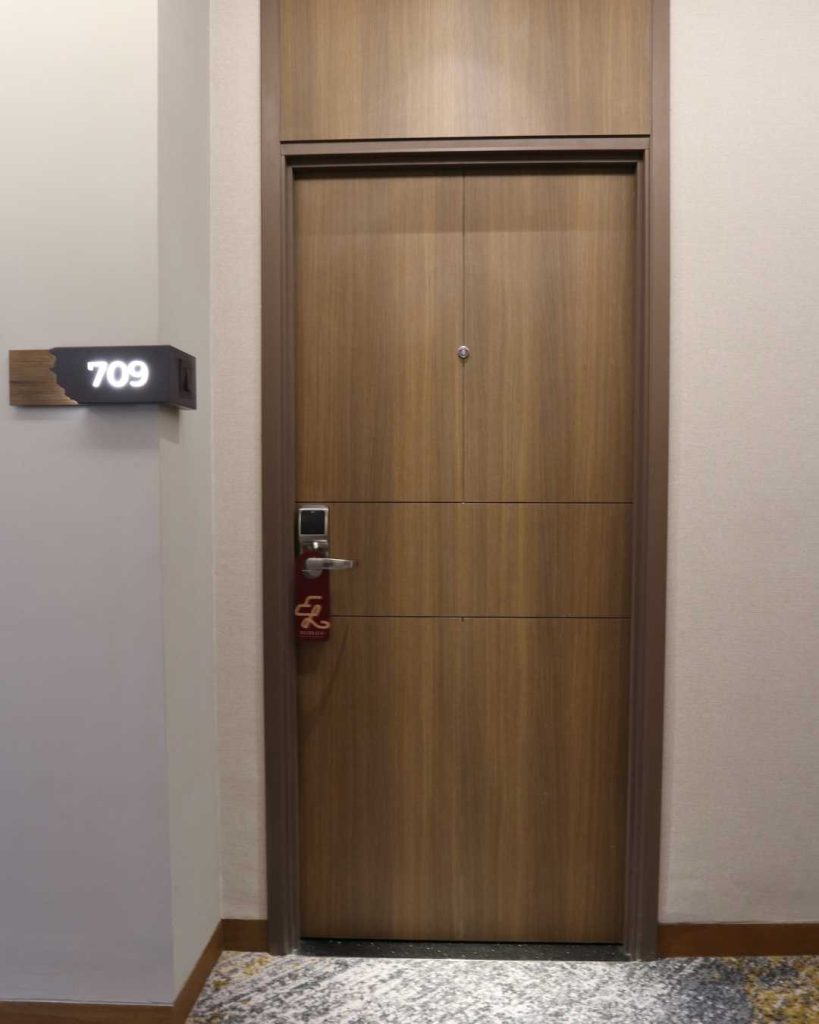 FR30 HPL door mercure