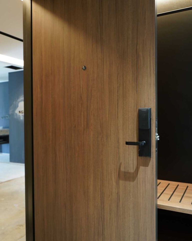 HPL door detail oakwood